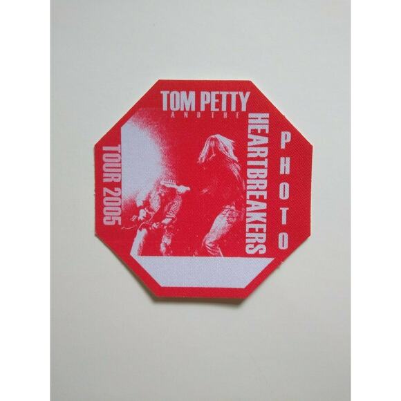 Tom Petty And The Heartbreakers Backstage Pass Original Pop Rock Music 2005 Red - Picture 2 of 2